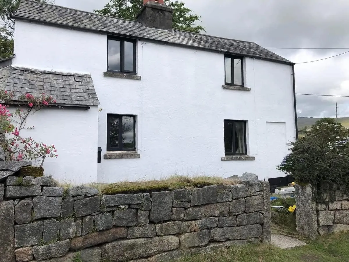 Render repair and exterior repaint of a cottage in Charlestown
